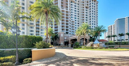 6597 Nicholas BLVD 1002, Naples 34108, FL