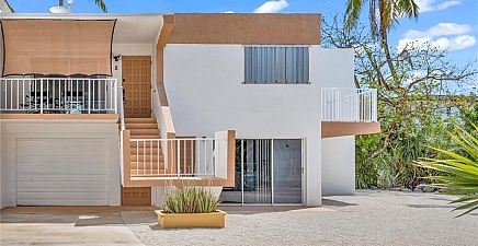 100 Iroquois Dr 8, Islamorada 33036, FL