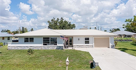 400 E North Shore Dr , North Fort Myers 33917, FL