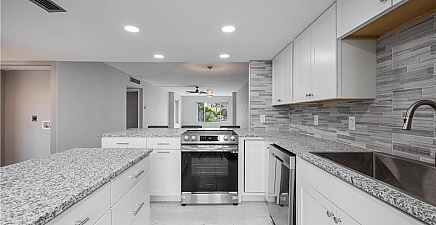 2244 Winkler Ave 207, Fort Myers 33901, FL