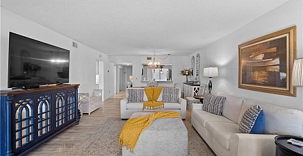 7430 Lake Breeze Dr 402, Fort Myers 33907, FL