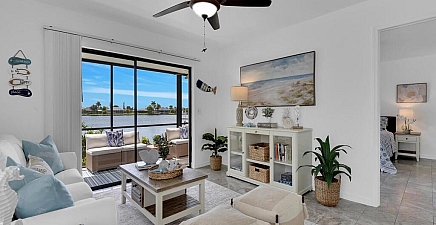 4704 Sw Santa Barbara Pl 101, Cape Coral 33914, FL