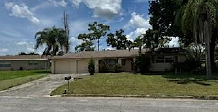 818 Gardenside Ct , Lehigh Acres 33936, FL