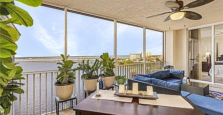 2090 W First St 1207, Fort Myers 33901, FL