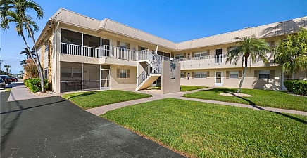 909 Se 46th Ln 202, Cape Coral 33904, FL