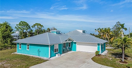 11931 Oakland Dr , Bokeelia 33922, FL