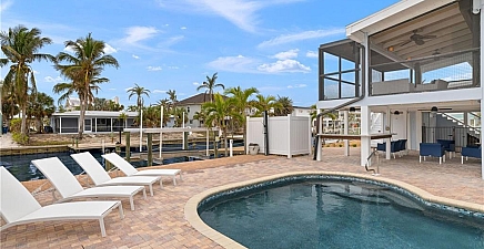 370 Bayland Rd , Fort Myers Beach 33931, FL