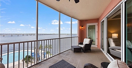 2745 1st St 701, Fort Myers 33916, FL